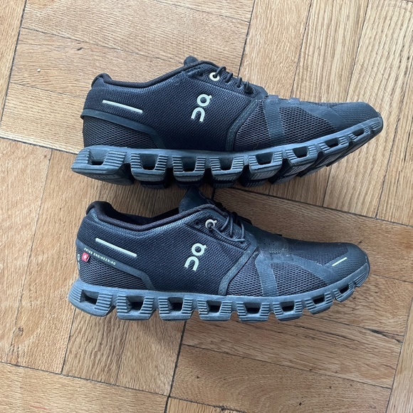 ON Cloud 5 running shoes women's black 9.5 - Picture 3 of 6